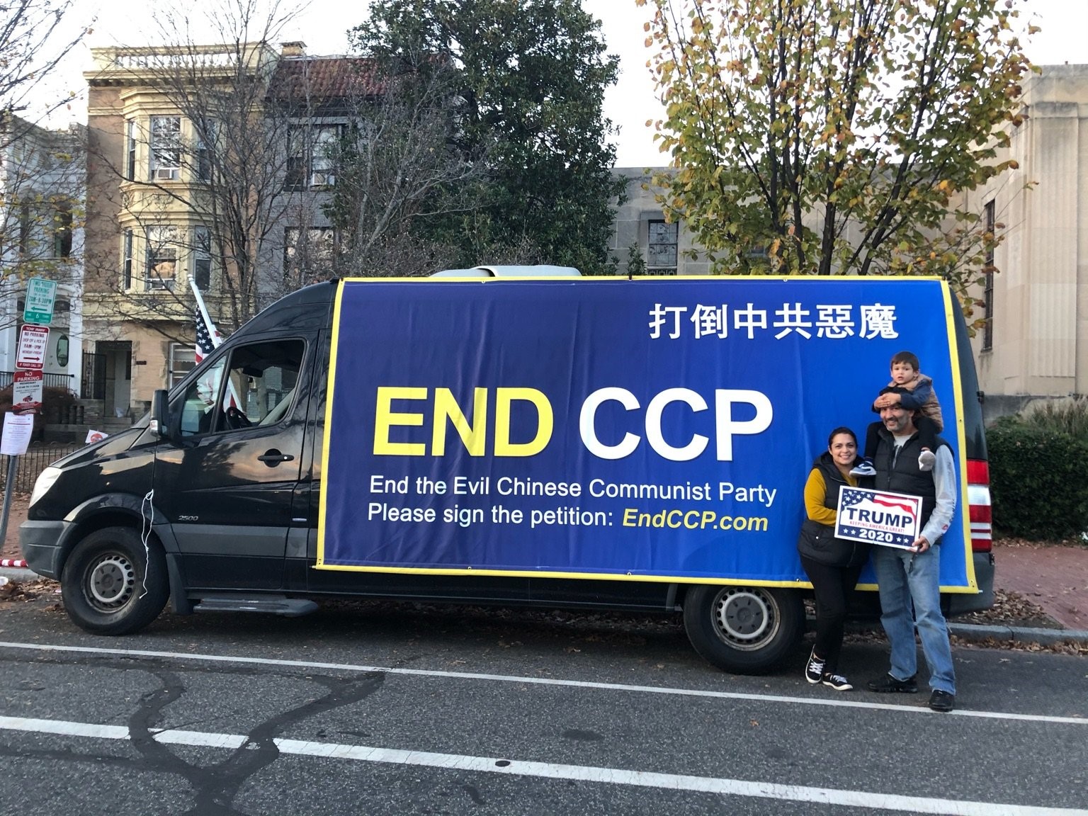 组图:50万人齐聚挺川普 退<span style='max-width:0px!important;margin-left:-4px;color:#eee!important;'>!</span>党<span style='max-width:0px!important;margin-left:-4px;color:#eee!important;'>!</span>中心车队传真相 24 IMG 3279