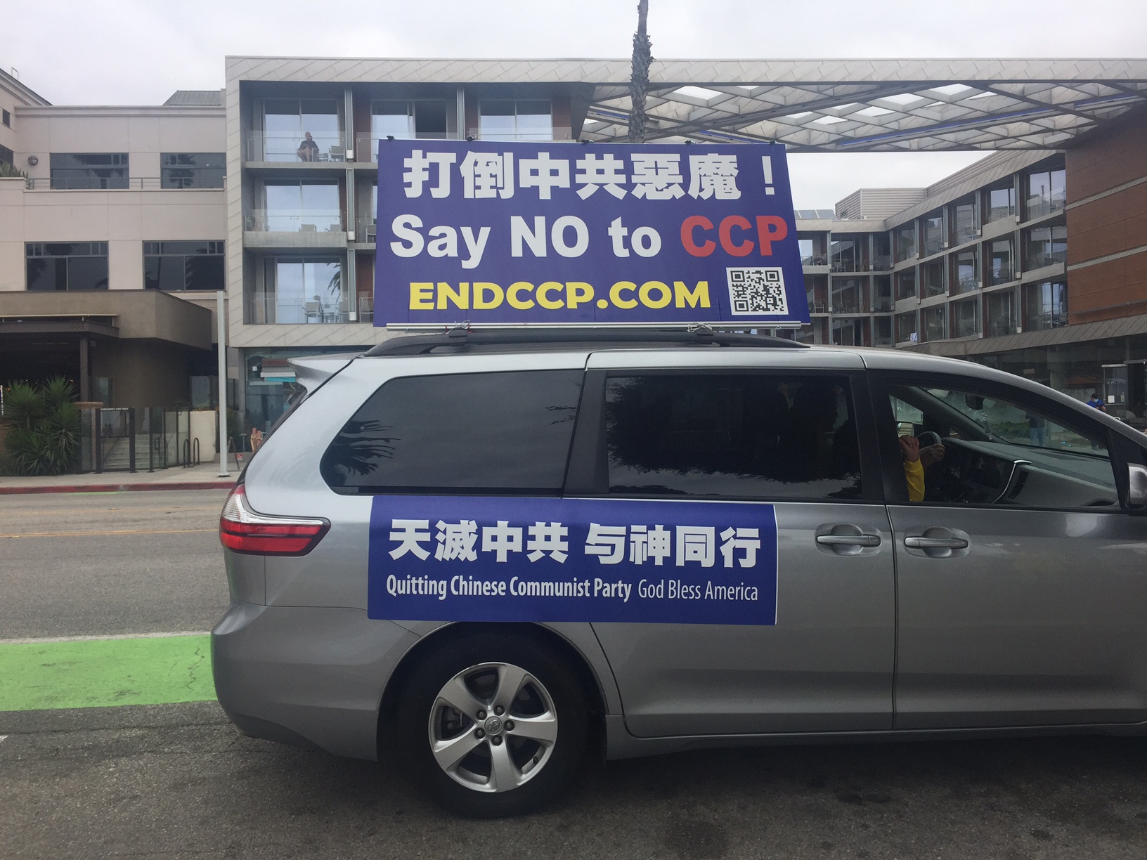 洛杉矶学员讲真相「打倒中共恶魔」民众纷纷签名支持 29 IMG 4778