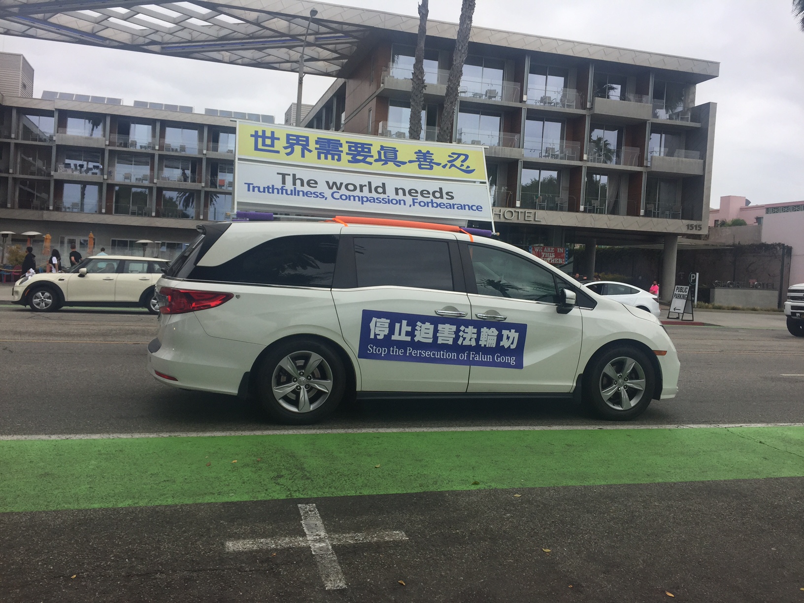 洛杉矶学员讲真相「打倒中共恶魔」民众纷纷签名支持 32 IMG 4793