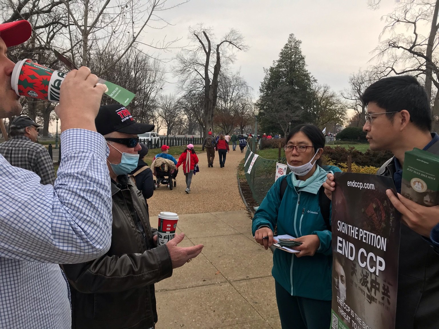 组图:华盛顿DC“支持川普”大型集会 “解体中共恶魔”征签遍地开花 18 signal 2020 12 12 095437