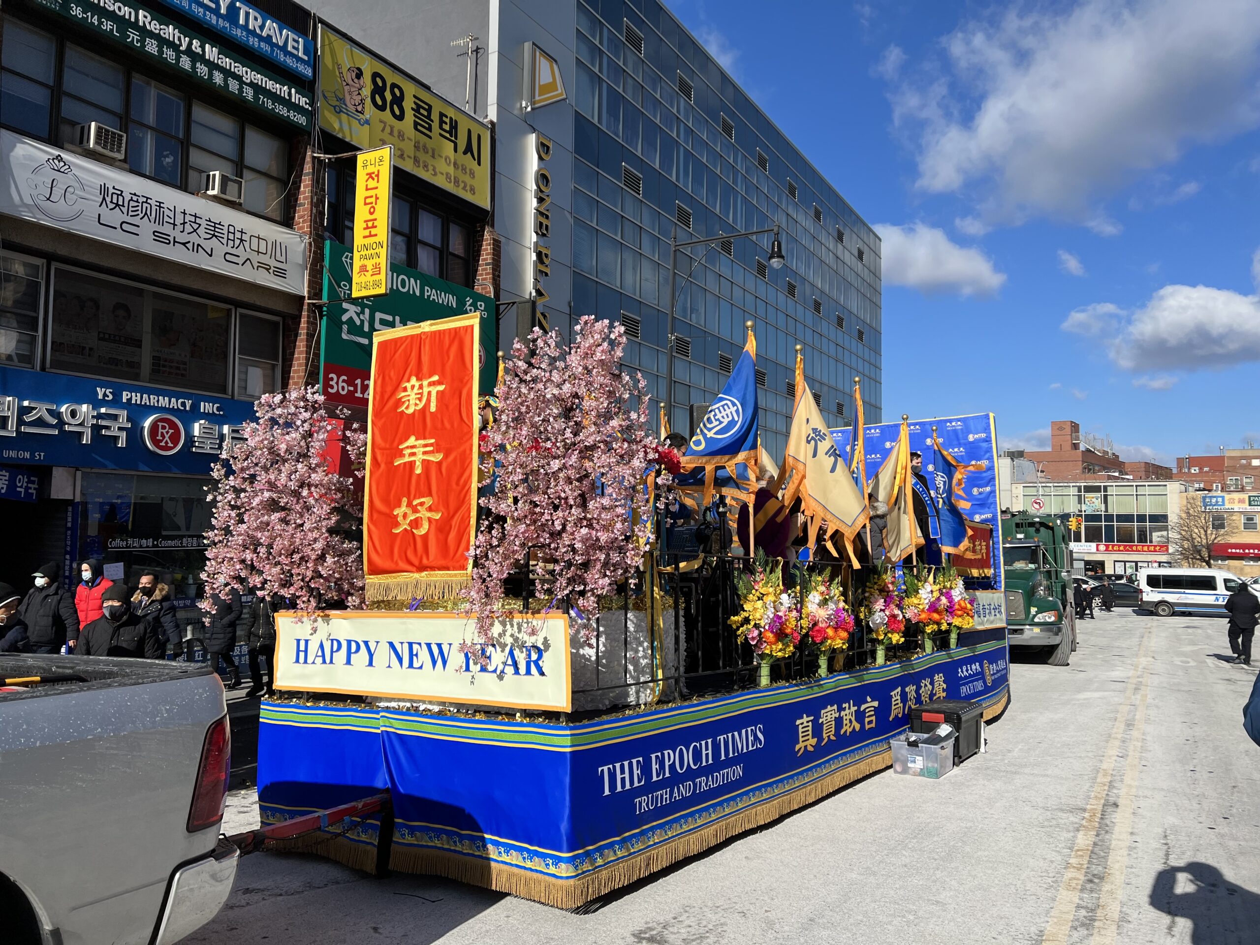 法拉盛新年大游行 法轮功队伍展中华文化风采 2 IMG 2639 scaled
