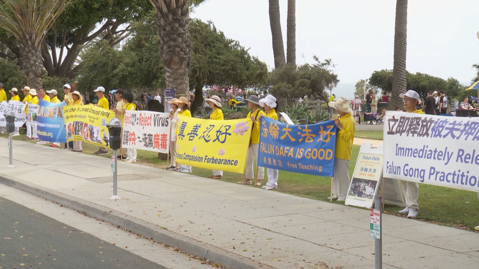 洛杉矶海滩展真相 游客签名End CCP 2 02 S.M.Banner 2