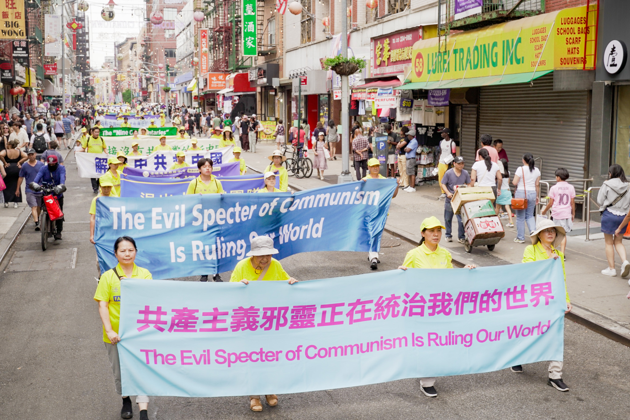 【组图】纽约法轮功反迫害游行 声援4.3亿人三<span style='max-width:0px!important;margin-left:-4px;color:#eee!important;'>:</span>退<span style='max-width:0px!important;margin-left:-4px;color:#eee!important;'>.</span> 44 ZJY5985